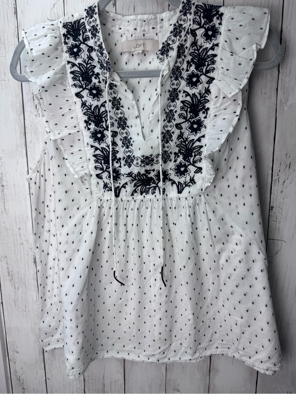 LOFT White Sleeveless Embroidered Ruffle blouse size Large